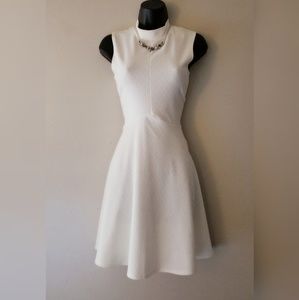 Beautiful White Dress w Necklace Size Medium